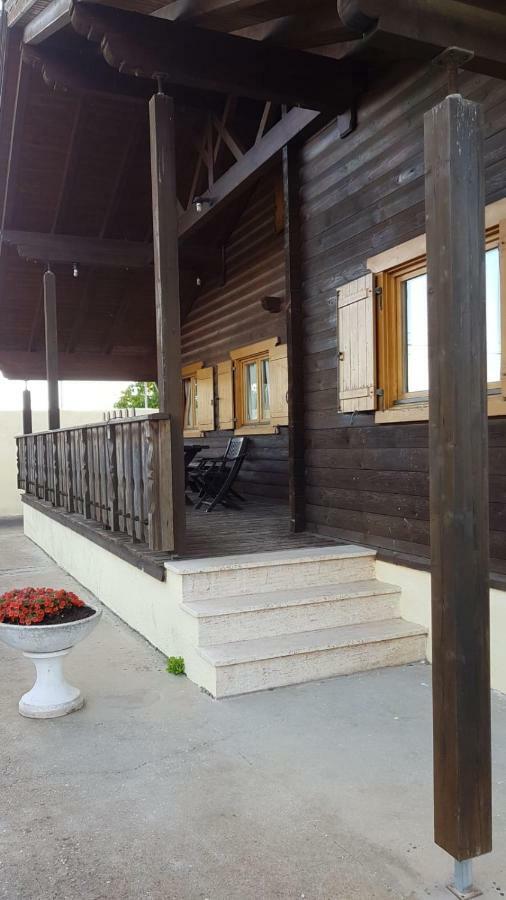 Chalet L Oasi Di Ambra 8 Posti Letto Con Uso Piscina Ардеа Экстерьер фото